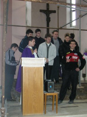 na kraju mise, mladi sjemenitarci se predstavljaju nazonima