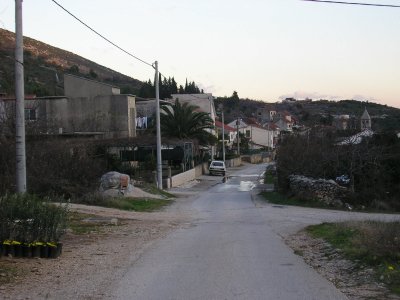 pogled prema crkvi i �koli