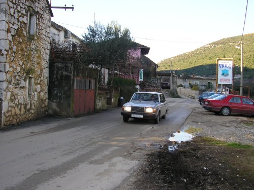 kroz mjesto