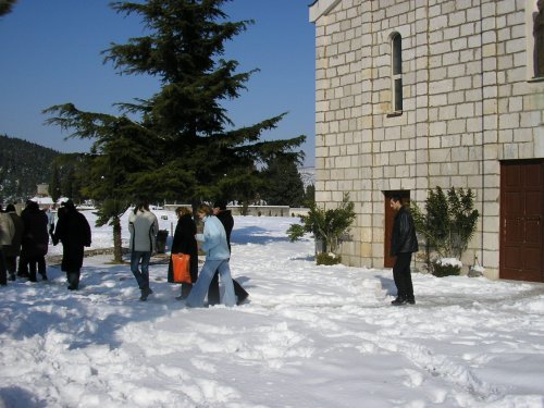 ispred crkve, nakon mise