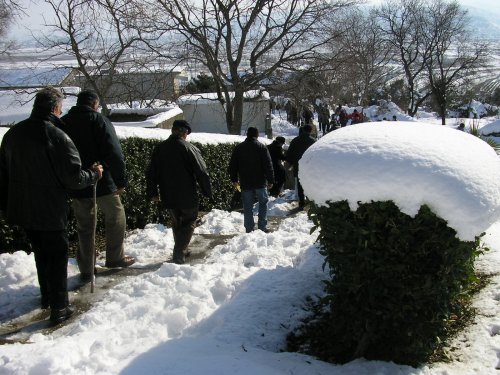 nakon mise, ku�i niz zamrznute stepenice...