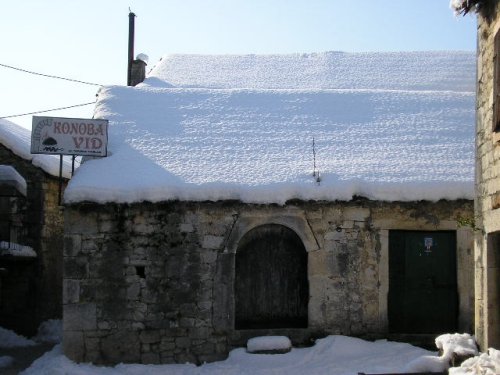 stare konobe u selu...