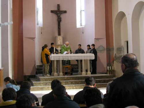 don Stanko predvodi nedjeljnu misu...