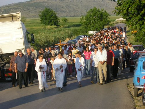 procesija prema mostu
