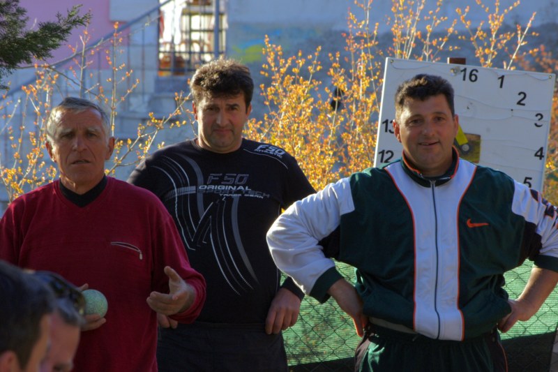 (5)