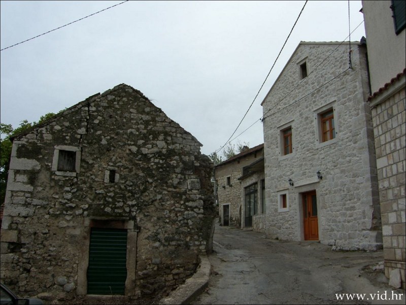 (4)