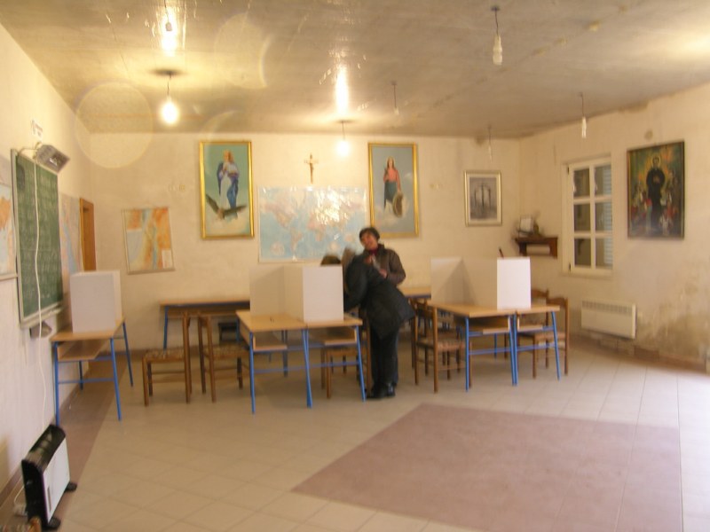 (03)