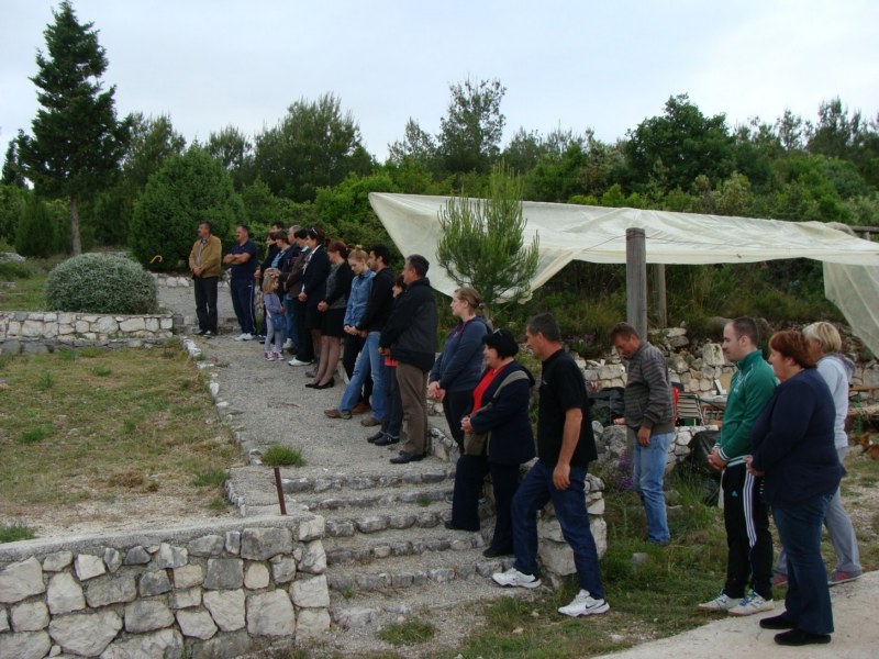 (03)