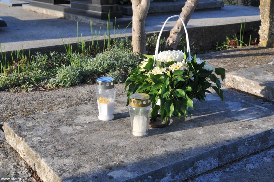 (39)