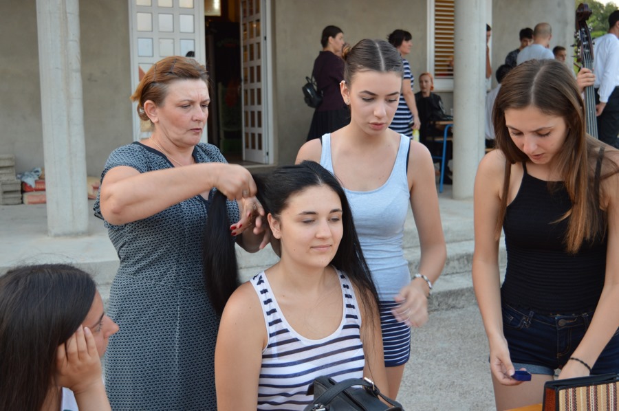 (2)