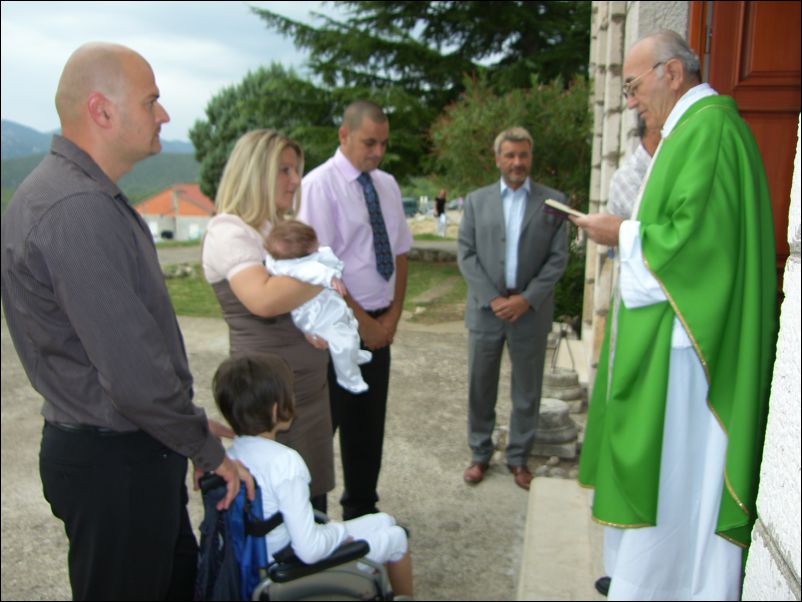 (2)