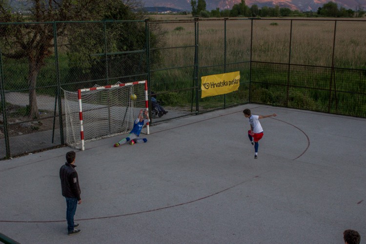 (13)