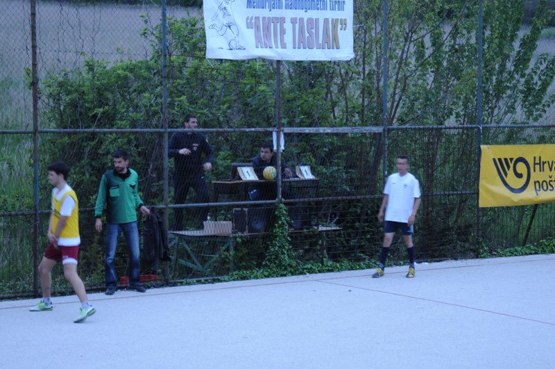 (06)