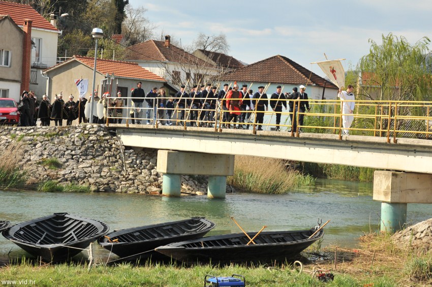 (19)