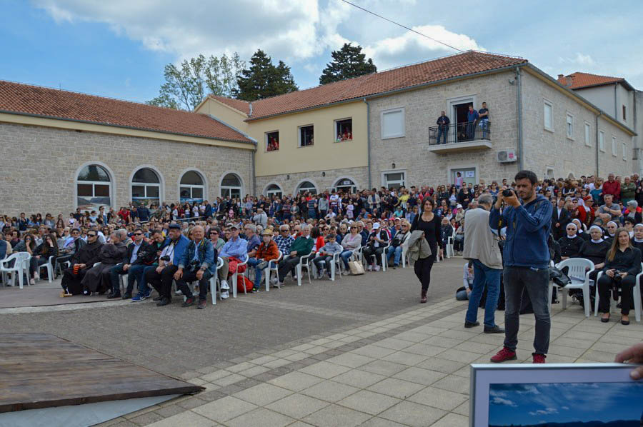 (76)