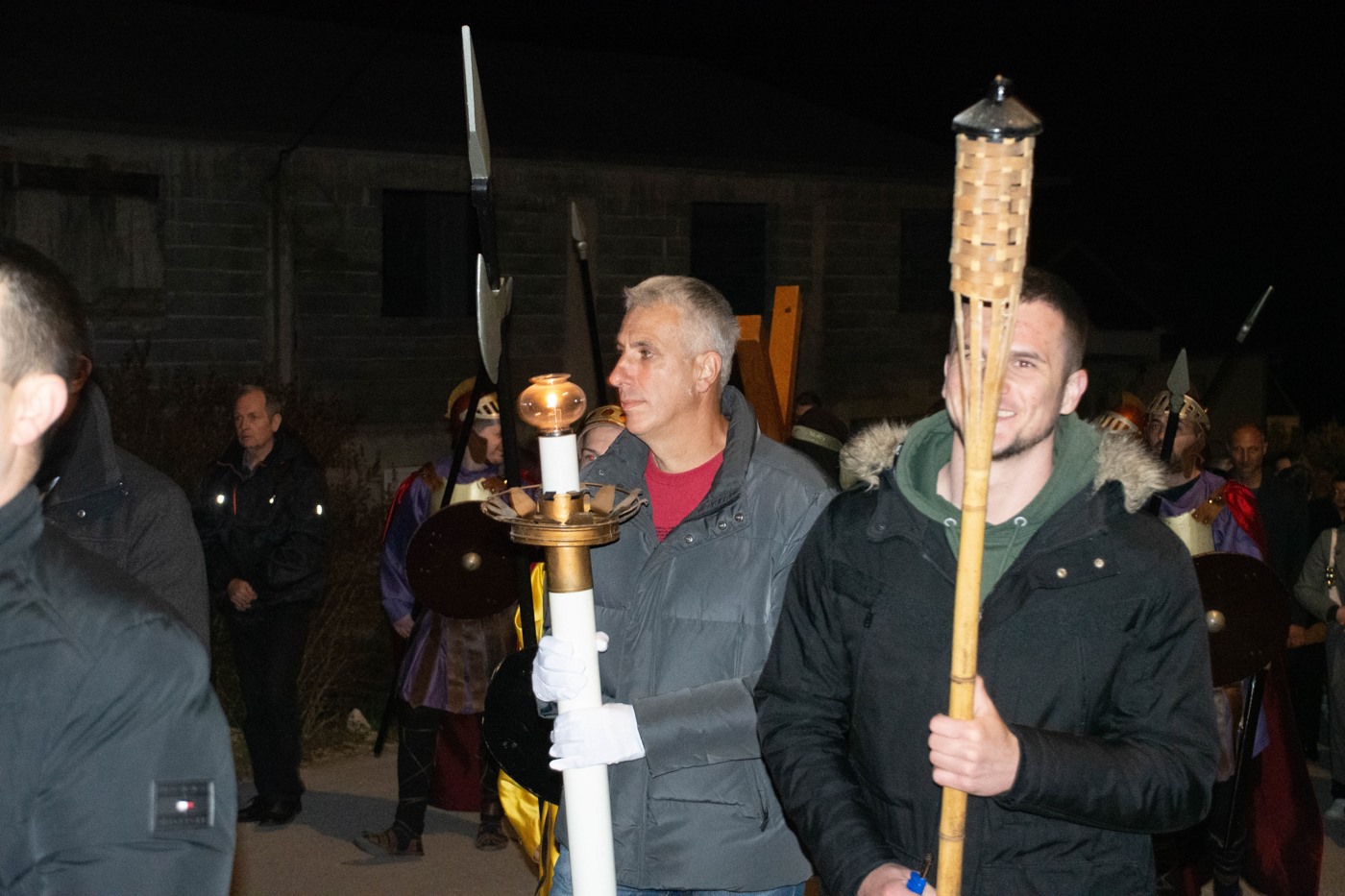 (45)