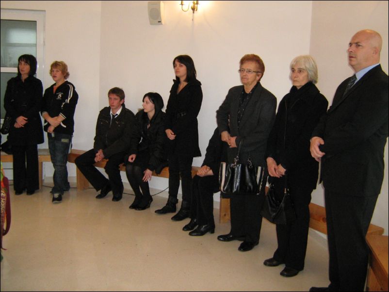 (2)
