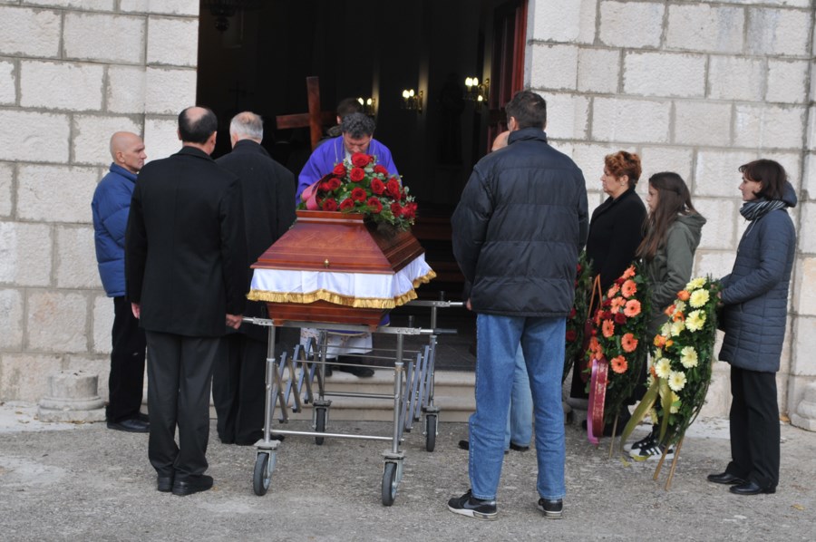(20)
