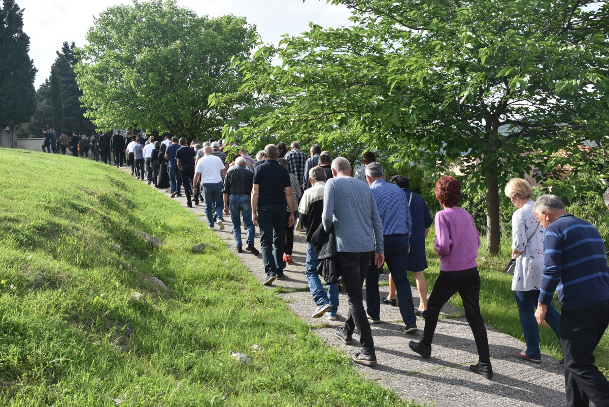 (22)